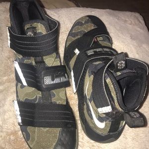 Lebron James basketball camouflage soldier shoes